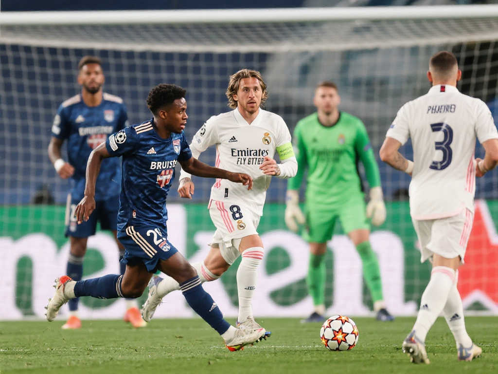 主教练的首 主教练的首